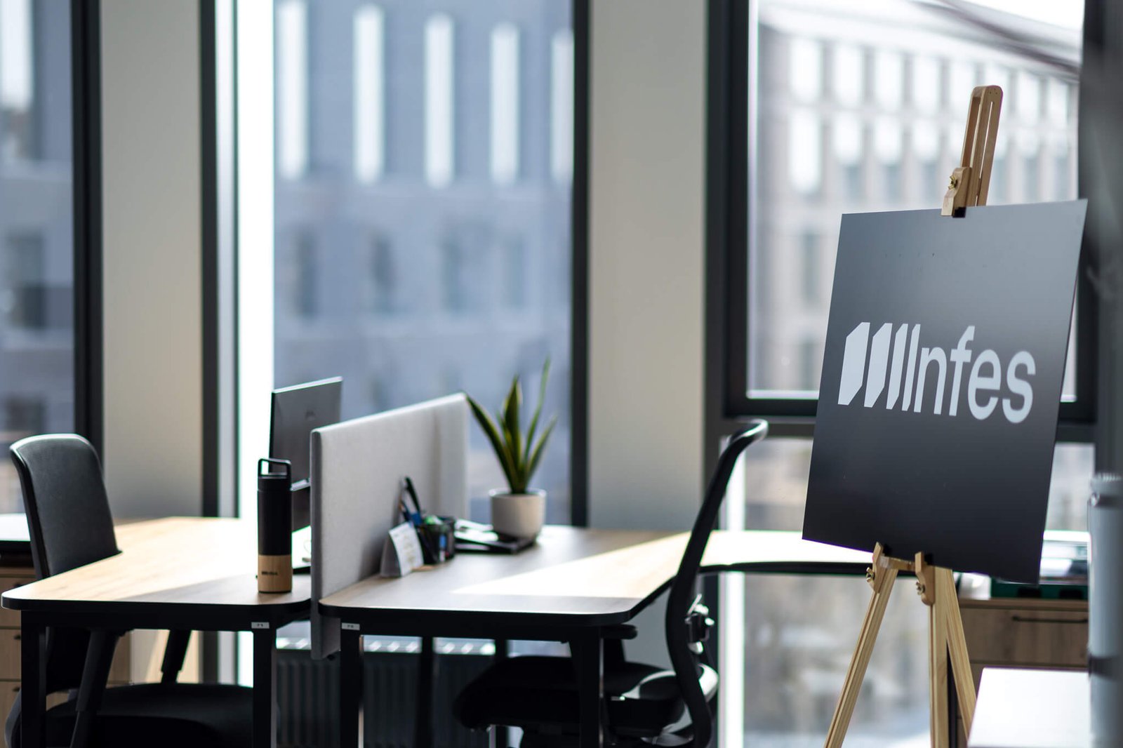 Infes įmonės biuras. Įmonė dalijasi atsiliepimu apie Unlock Employee darbuotojų veiklos vertinimo testą.